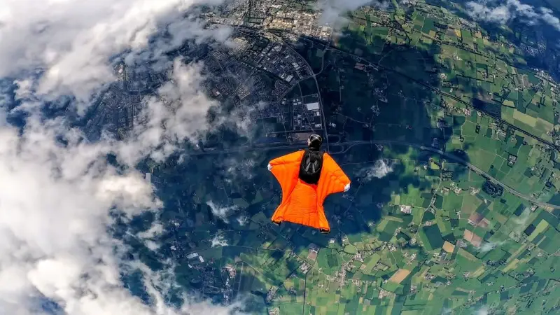 Cloudy wingsuit Jump, Teuge
