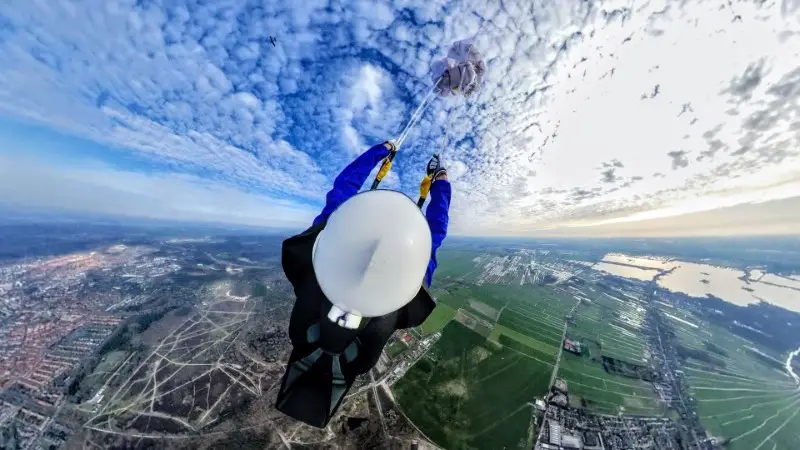 End of freefall, Hilversum