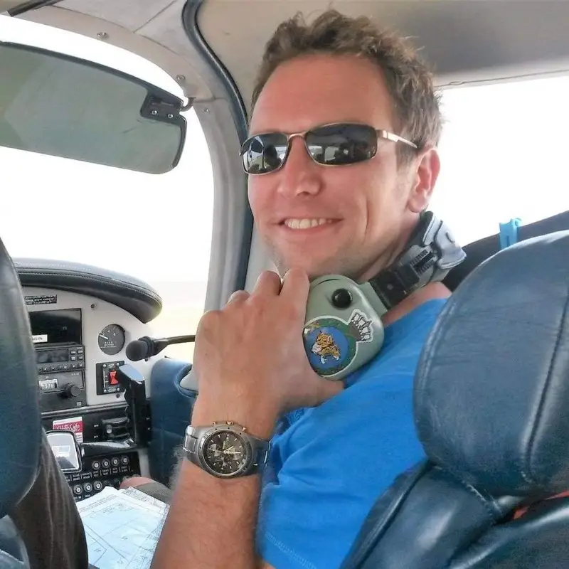 Flying with friends
